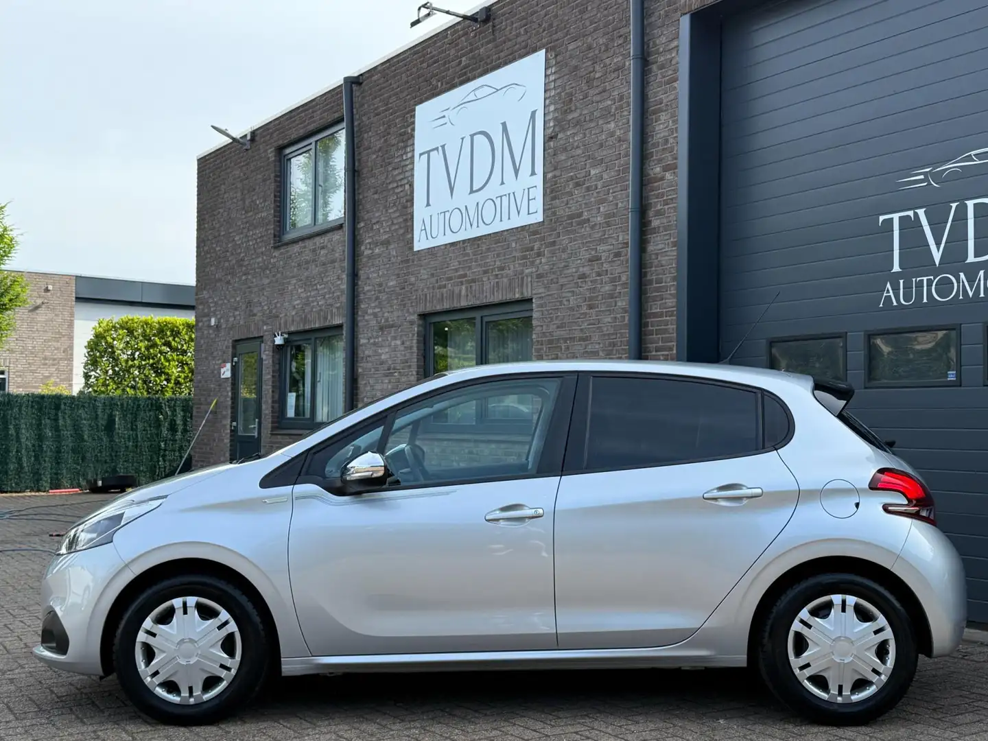 Peugeot 208 1.2 PureTech Urban Soul Navi, Cruise, Airco, Parke Grijs - 2
