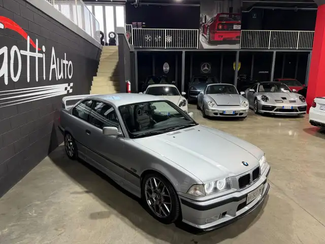 BMW 3 Series view 3