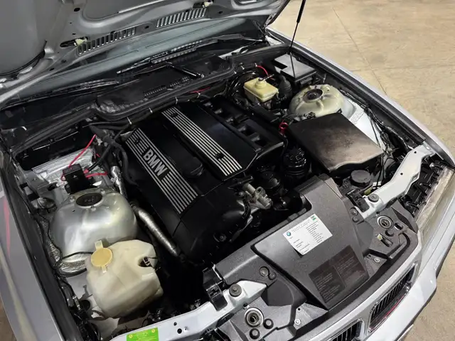 BMW 3 Series view 15