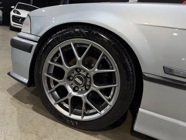 BMW 3 Series view 8