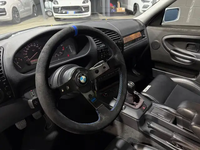 BMW 3 Series view 12