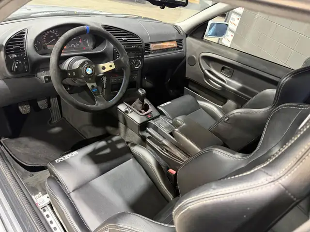 BMW 3 Series view 11