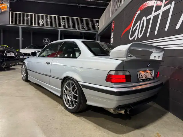 BMW 3 Series view 4