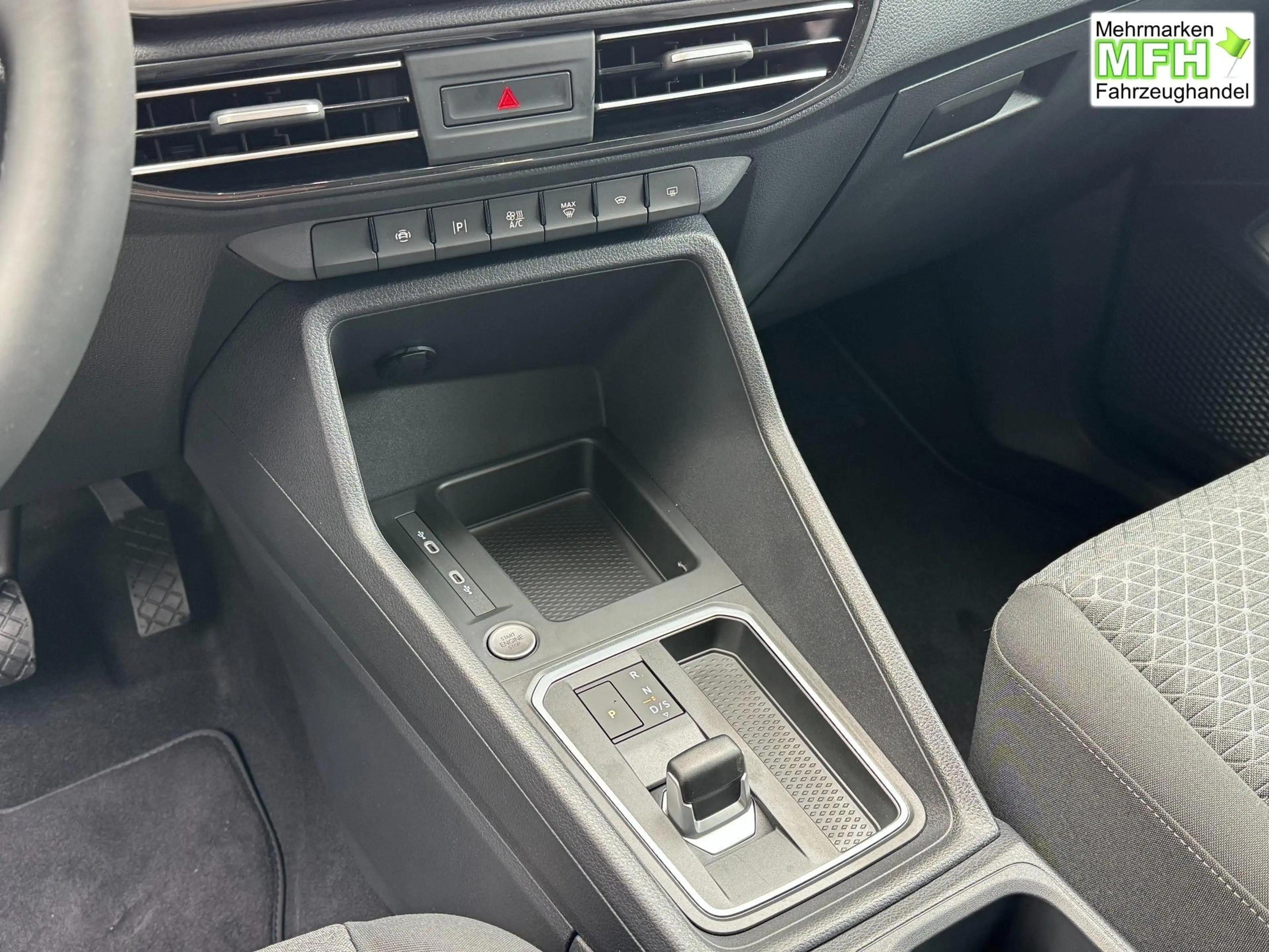 Ford Grand Tourneo Titanium 1,5 L2 7 Sitzer Klimaautomatik Anhänge... — photo 14