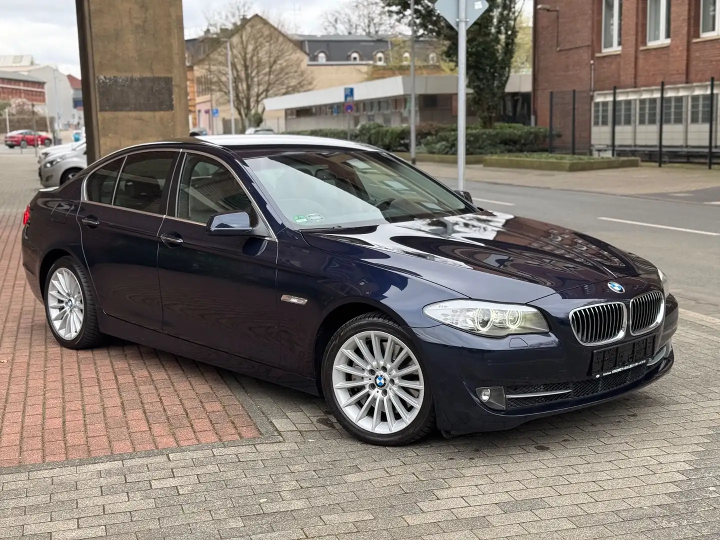 BMW 530 Baureihe 5 Lim/SoftClose/KeylessGo/Leder/Nav Bleu - 2
