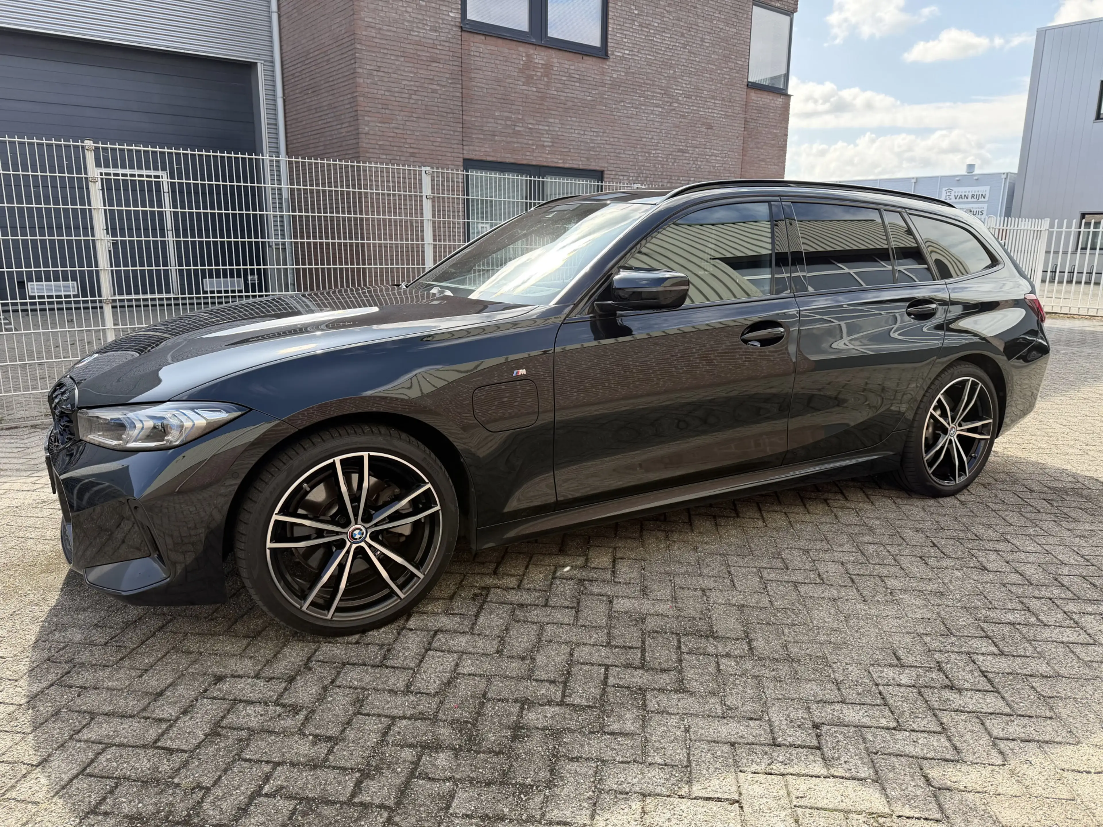 BMW 330 3-serie Touring 330e xDrive M-Sport | Facelift | P