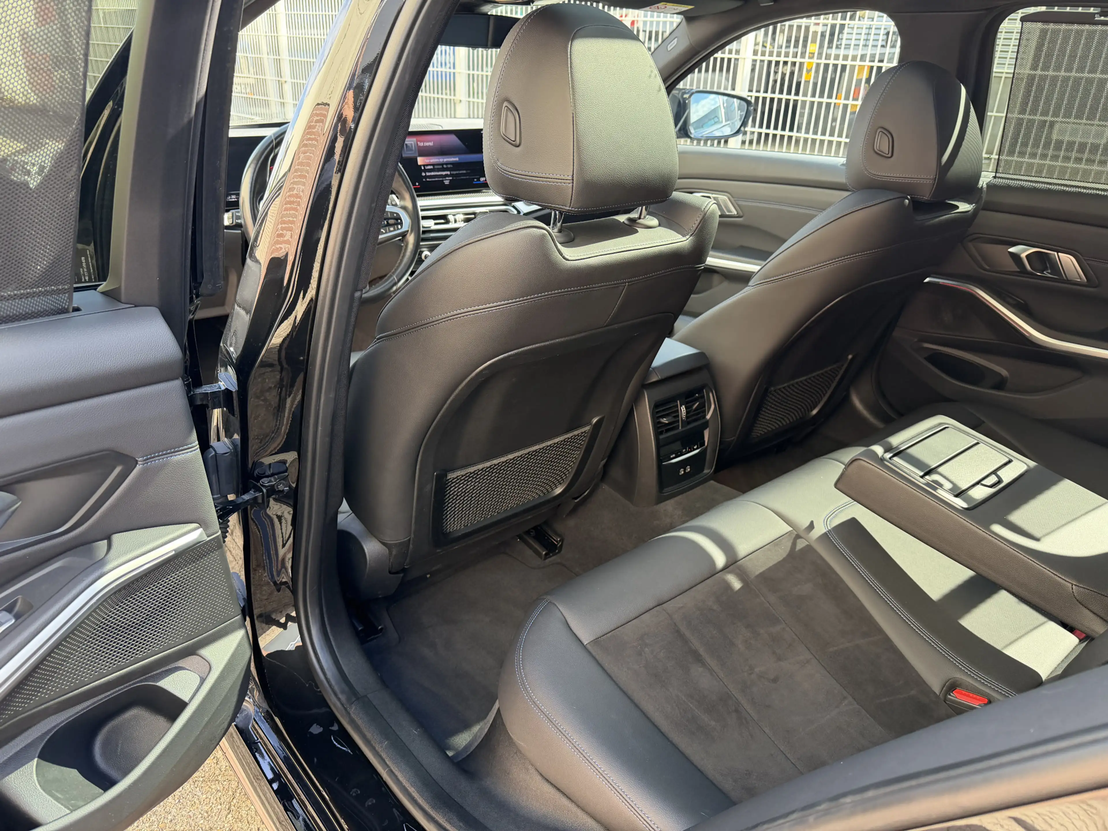BMW 330 3-serie Touring 330e xDrive M-Sport | Facelift | P — photo 30