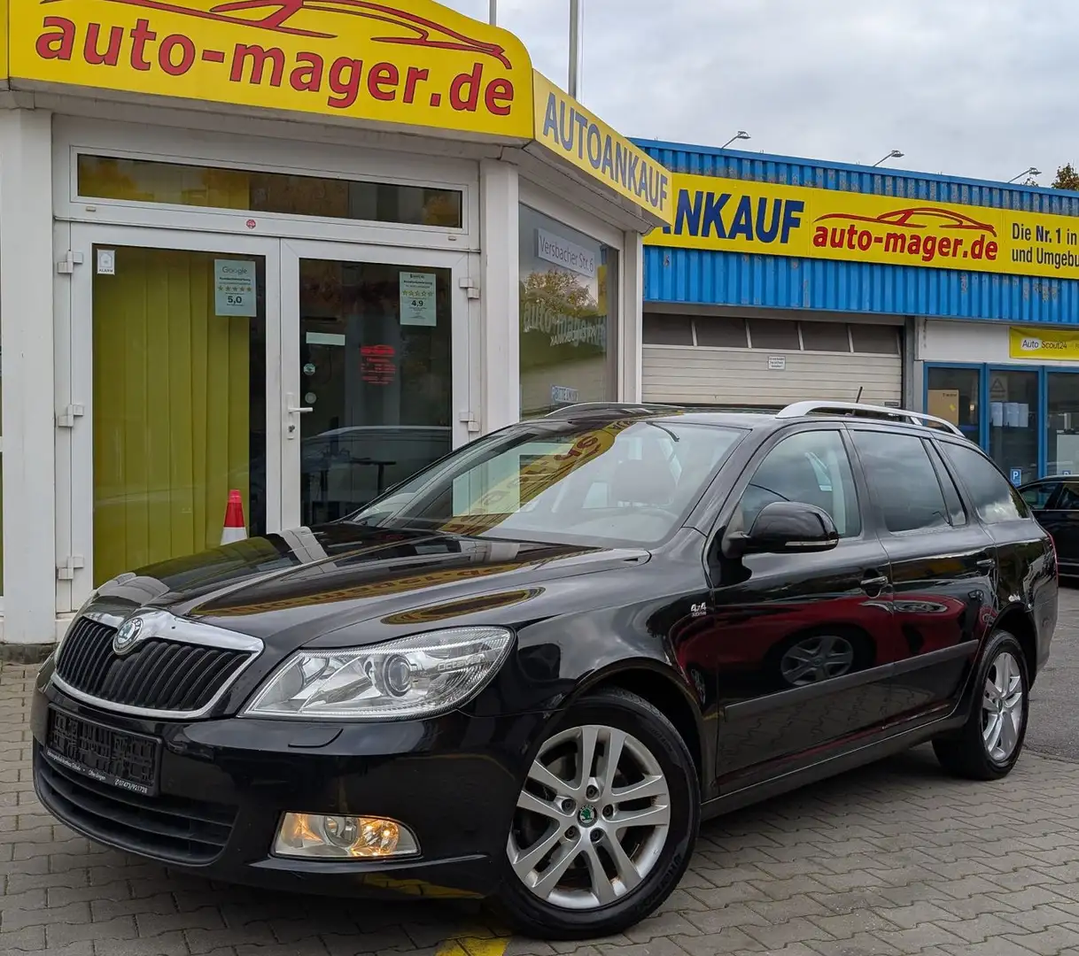 Skoda Octavia Combi 2.0 TDI 4X4*1Hd*DSG*AHK*XEN*PDC*TOP Schwarz - 1