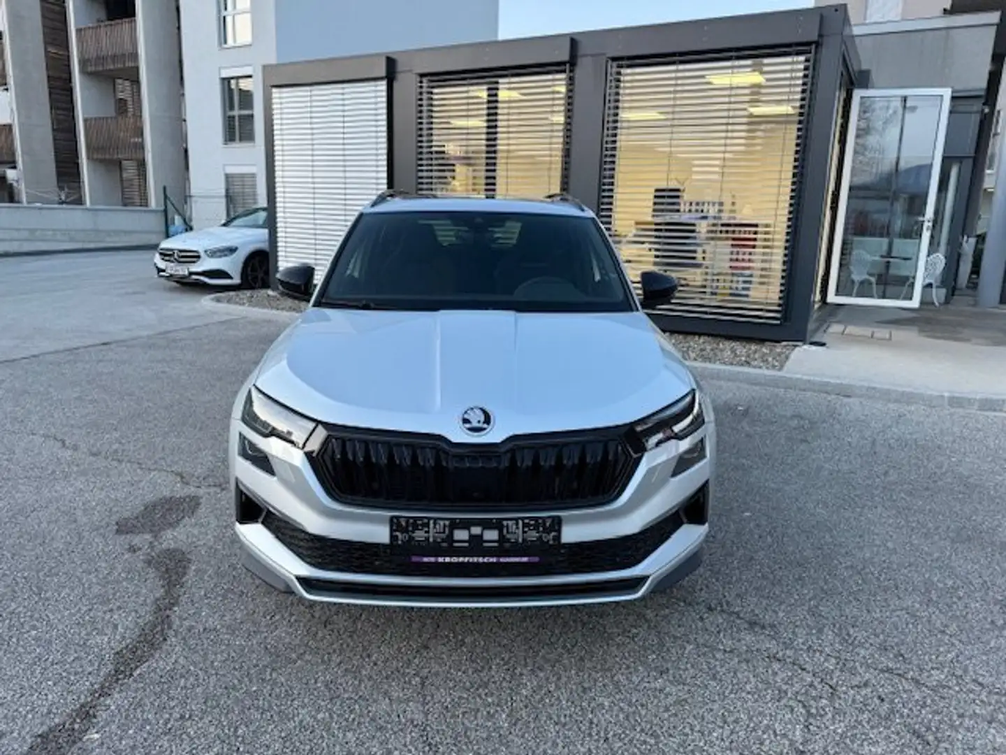 Skoda Karoq Sportline 4x4 Grau - 2