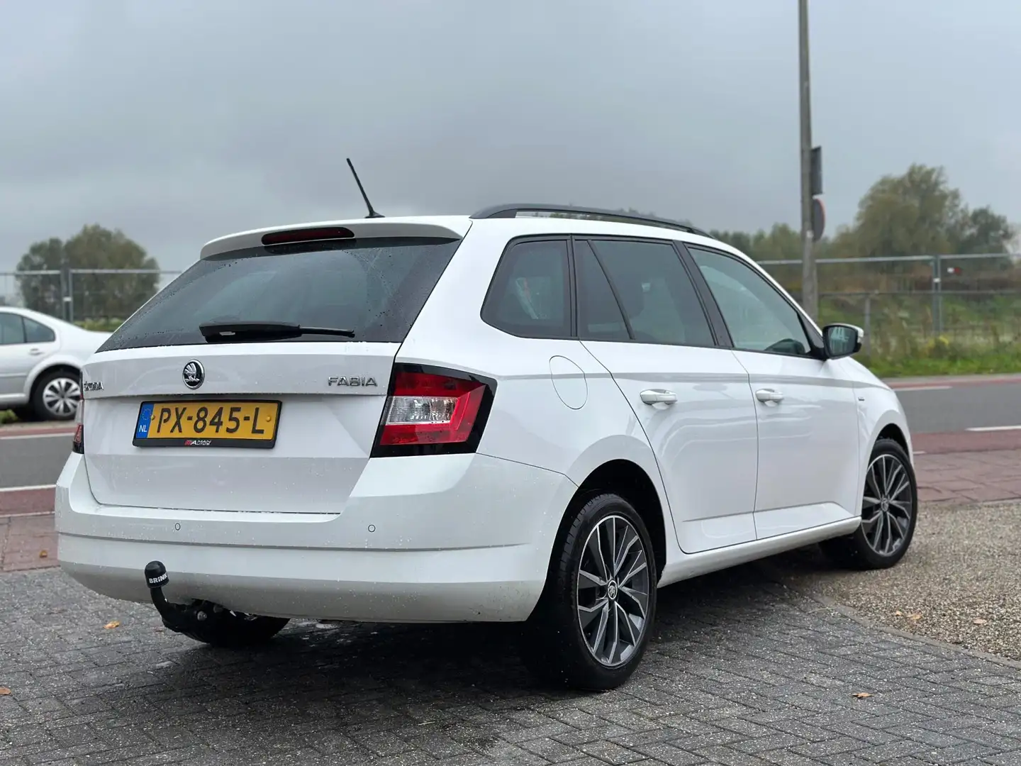 Skoda Fabia Combi 1.0 TSI Drive zeer nette auto ! Wit - 2