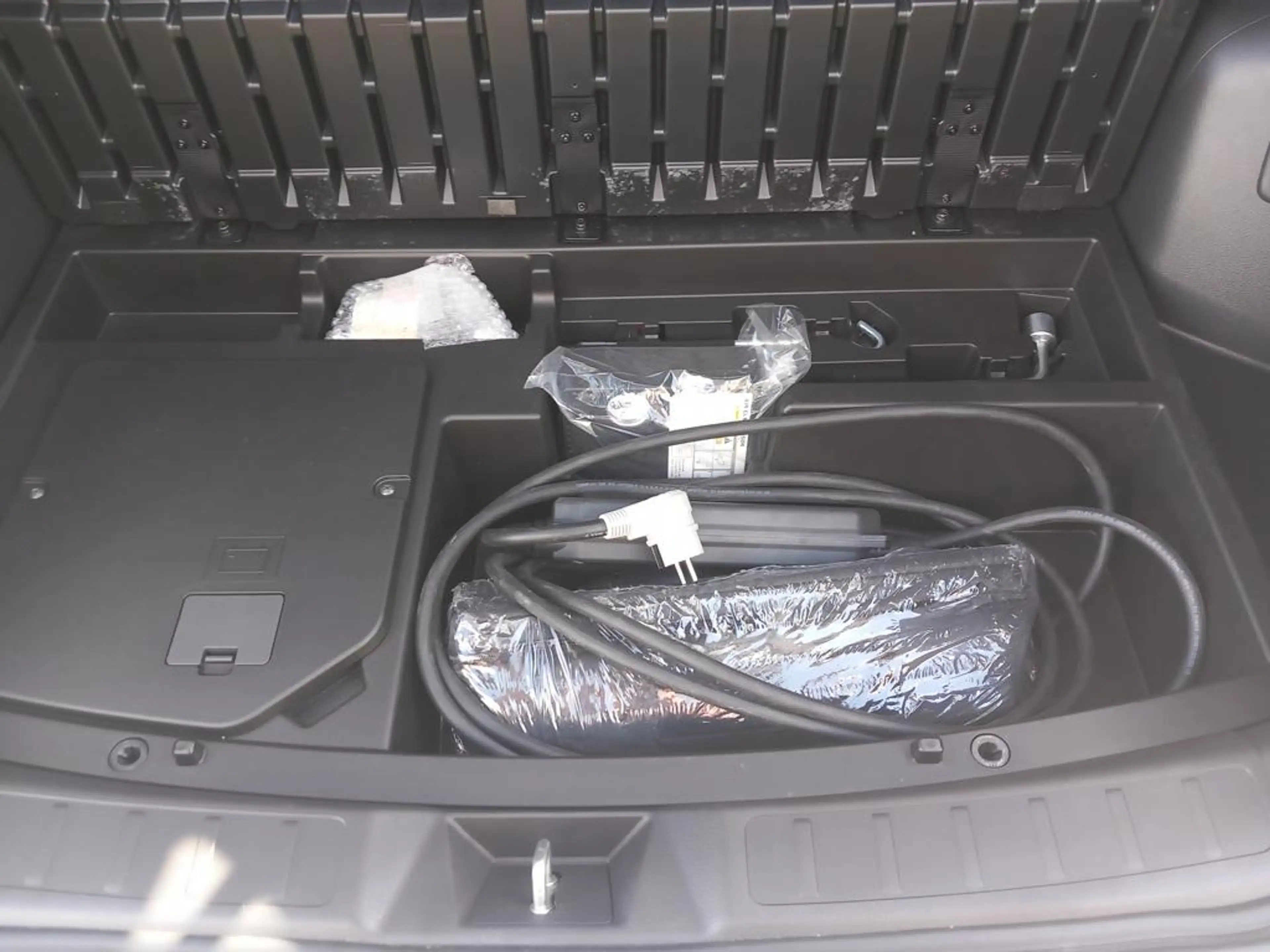 Mitsubishi Eclipse Cross Plug-in Hybrid TOP Schiebedach 4WD Navi, Sitzheizu — photo 10