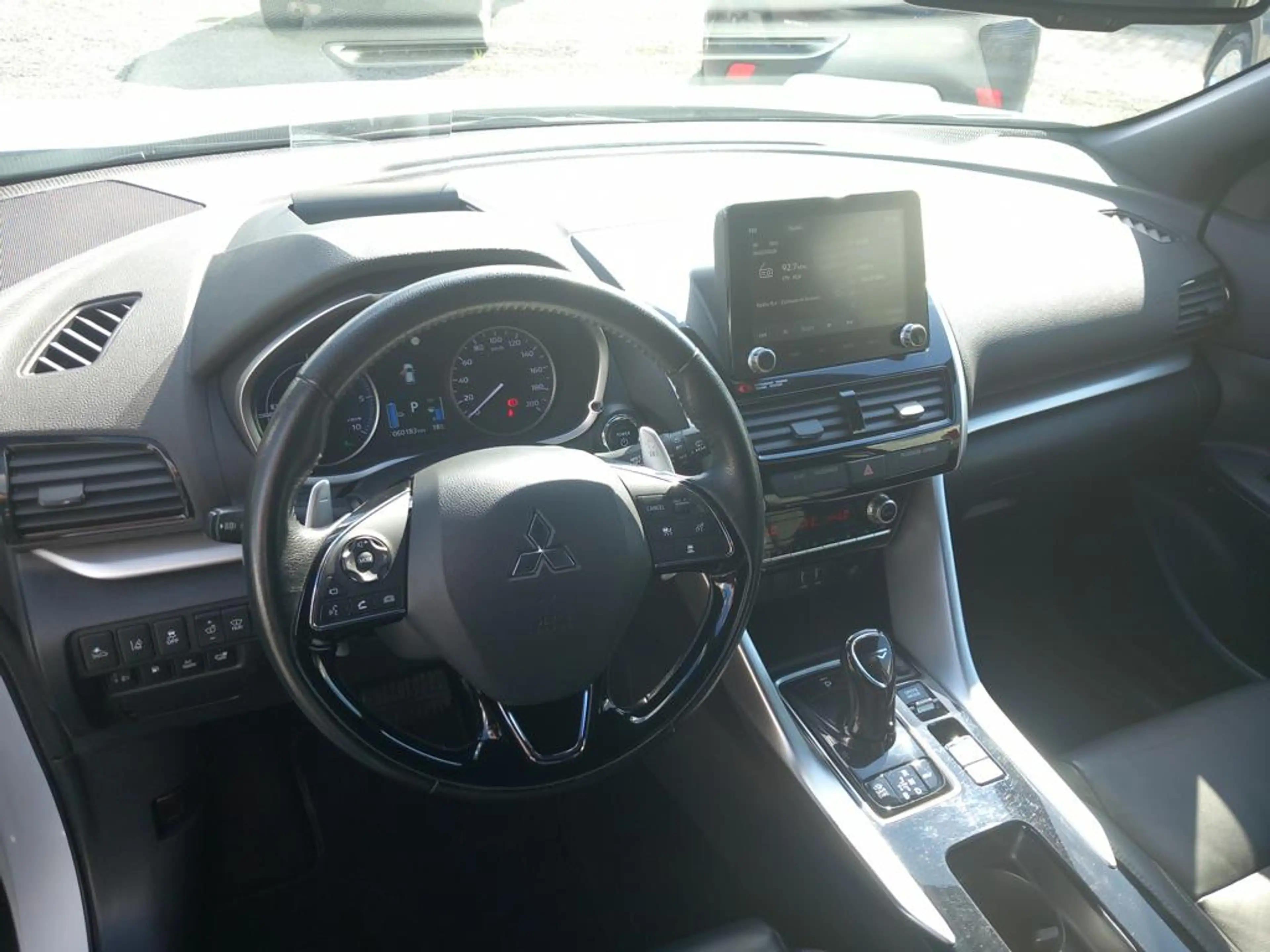 Mitsubishi Eclipse Cross Plug-in Hybrid TOP Schiebedach 4WD Navi, Sitzheizu — photo 12
