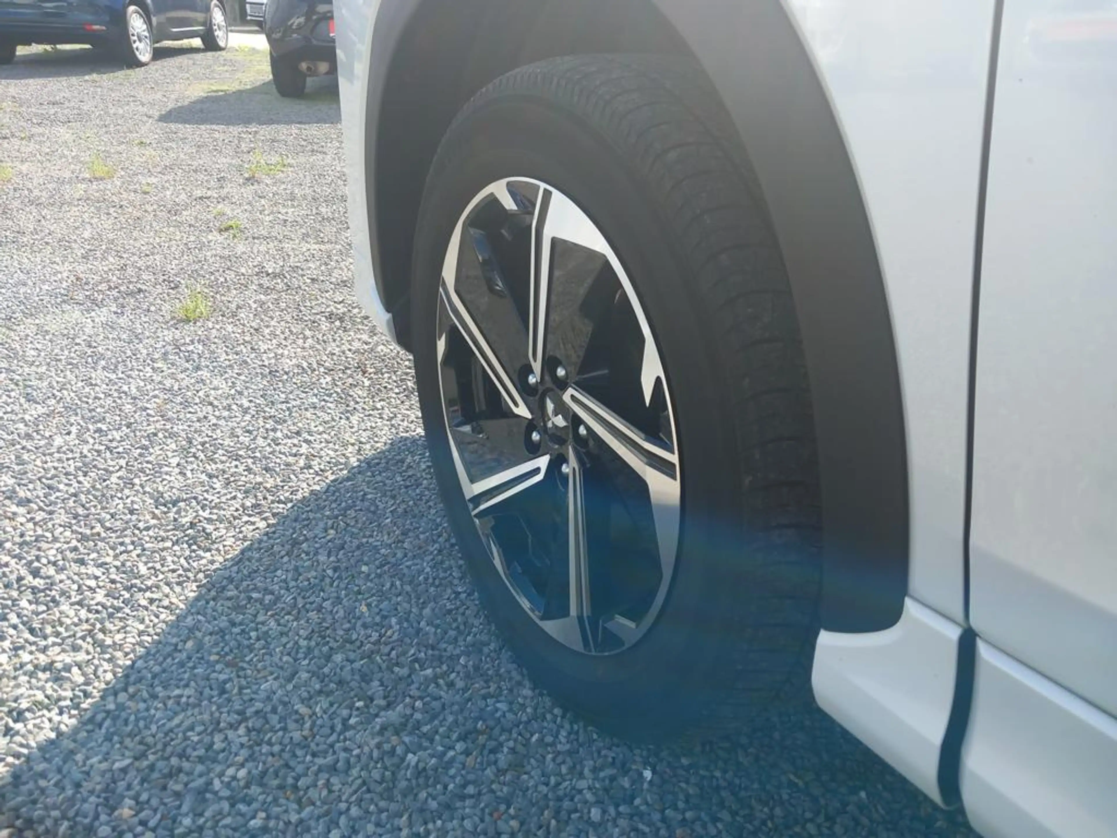 Mitsubishi Eclipse Cross Plug-in Hybrid TOP Schiebedach 4WD Navi, Sitzheizu — photo 11