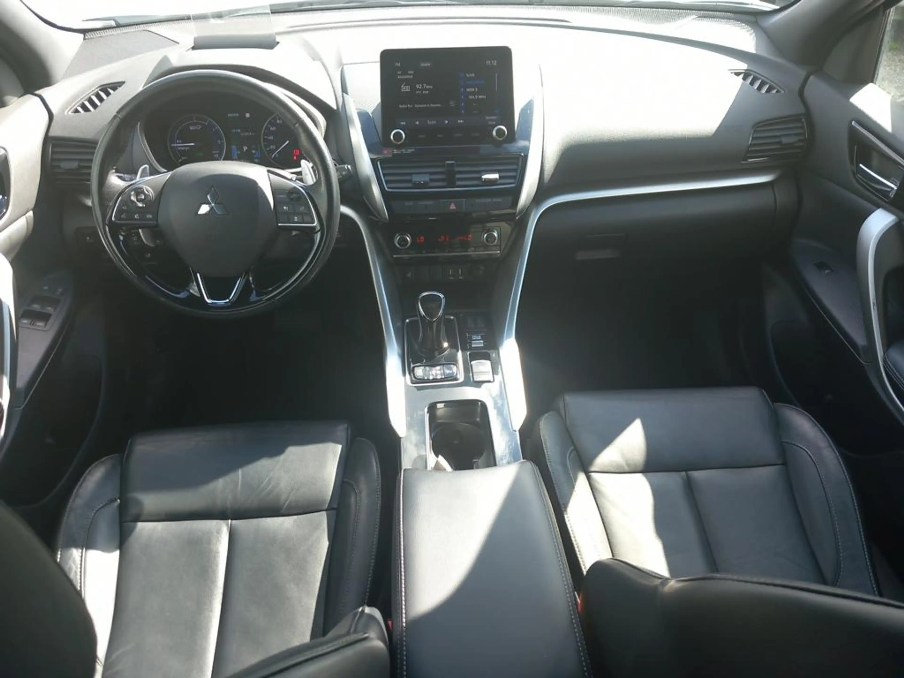 Mitsubishi Eclipse Cross Plug-in Hybrid TOP Schiebedach 4WD Navi, Sitzheizu — photo 15
