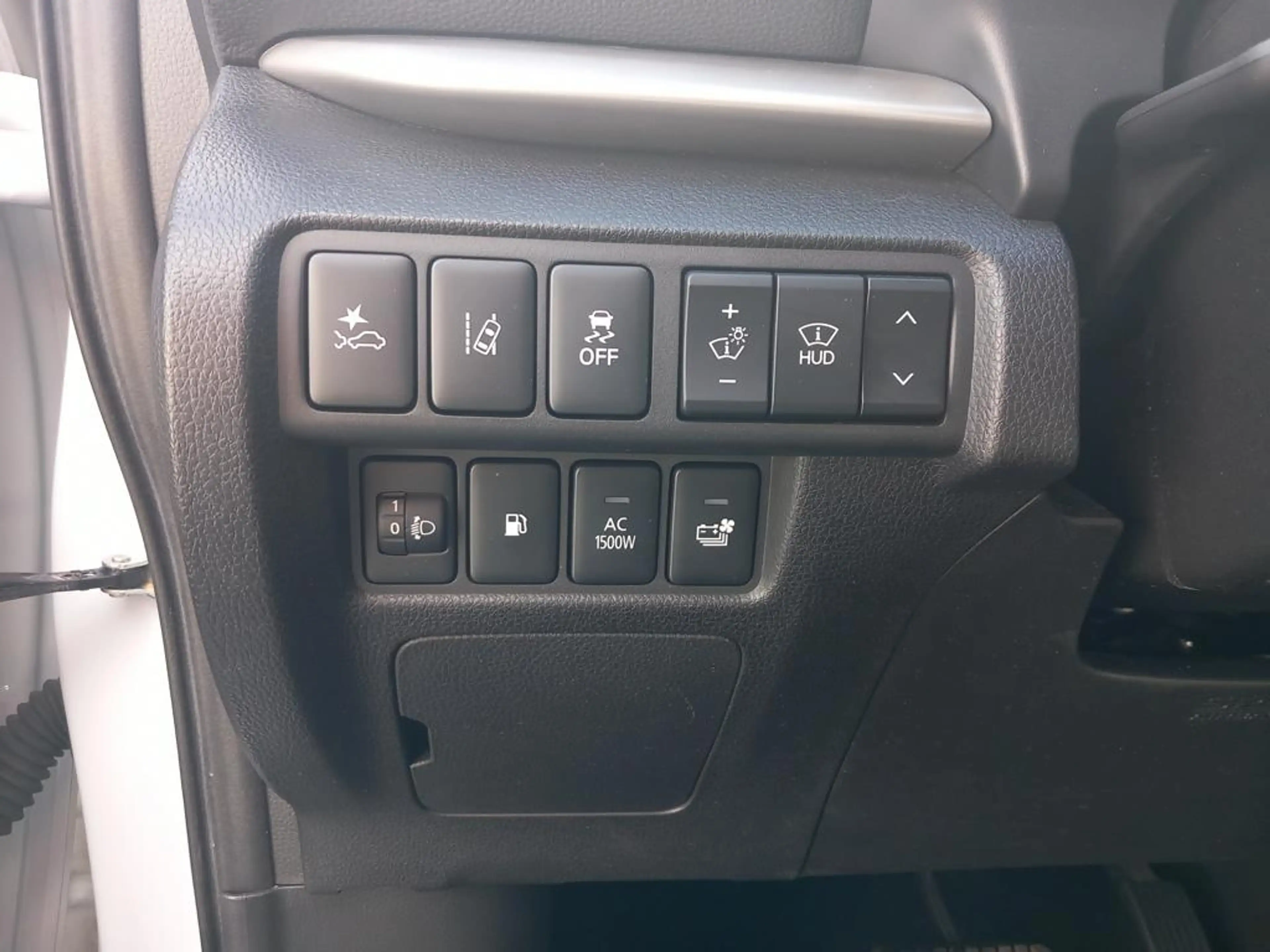 Mitsubishi Eclipse Cross Plug-in Hybrid TOP Schiebedach 4WD Navi, Sitzheizu — photo 13