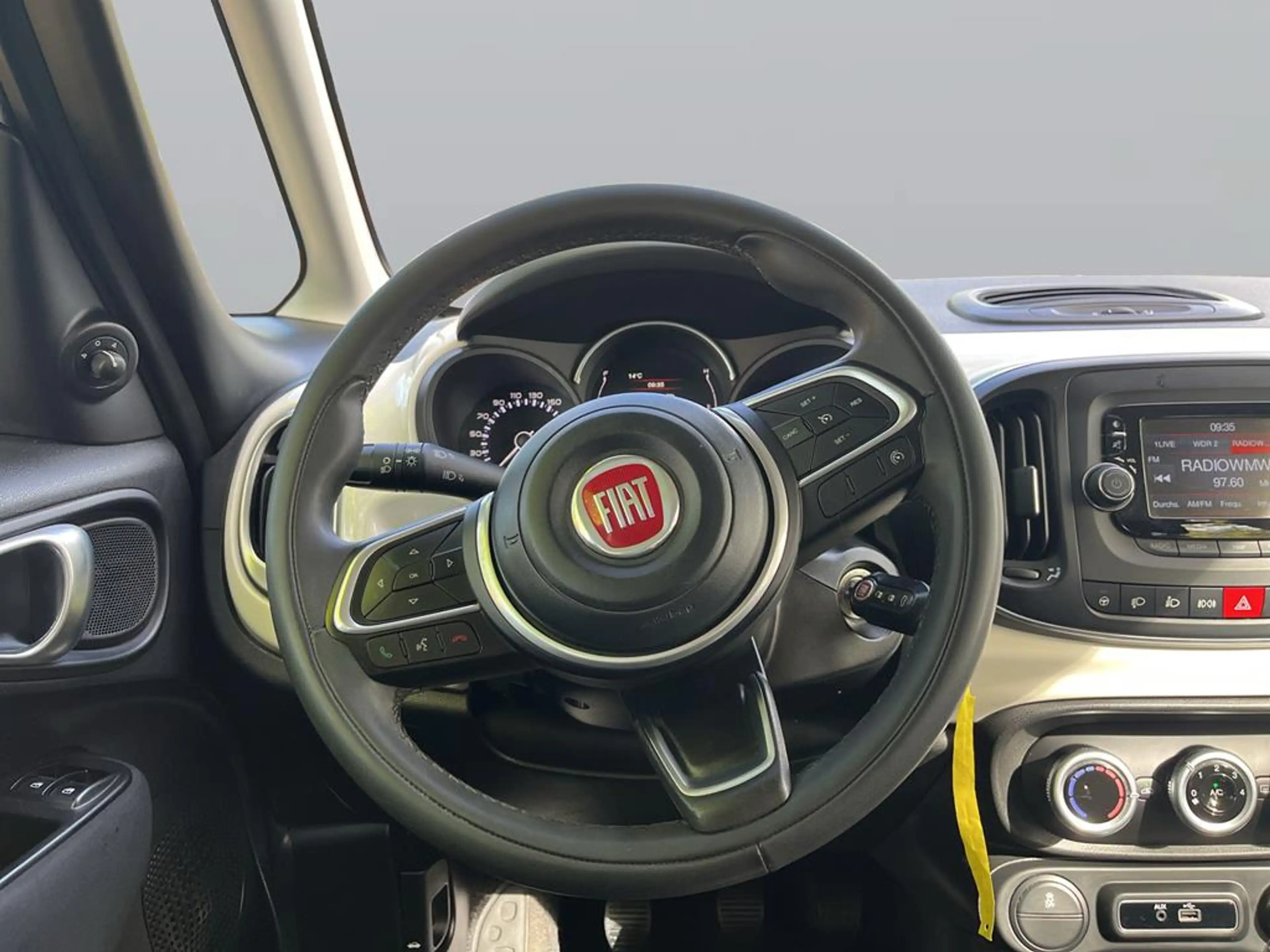 Fiat 500L — photo 12