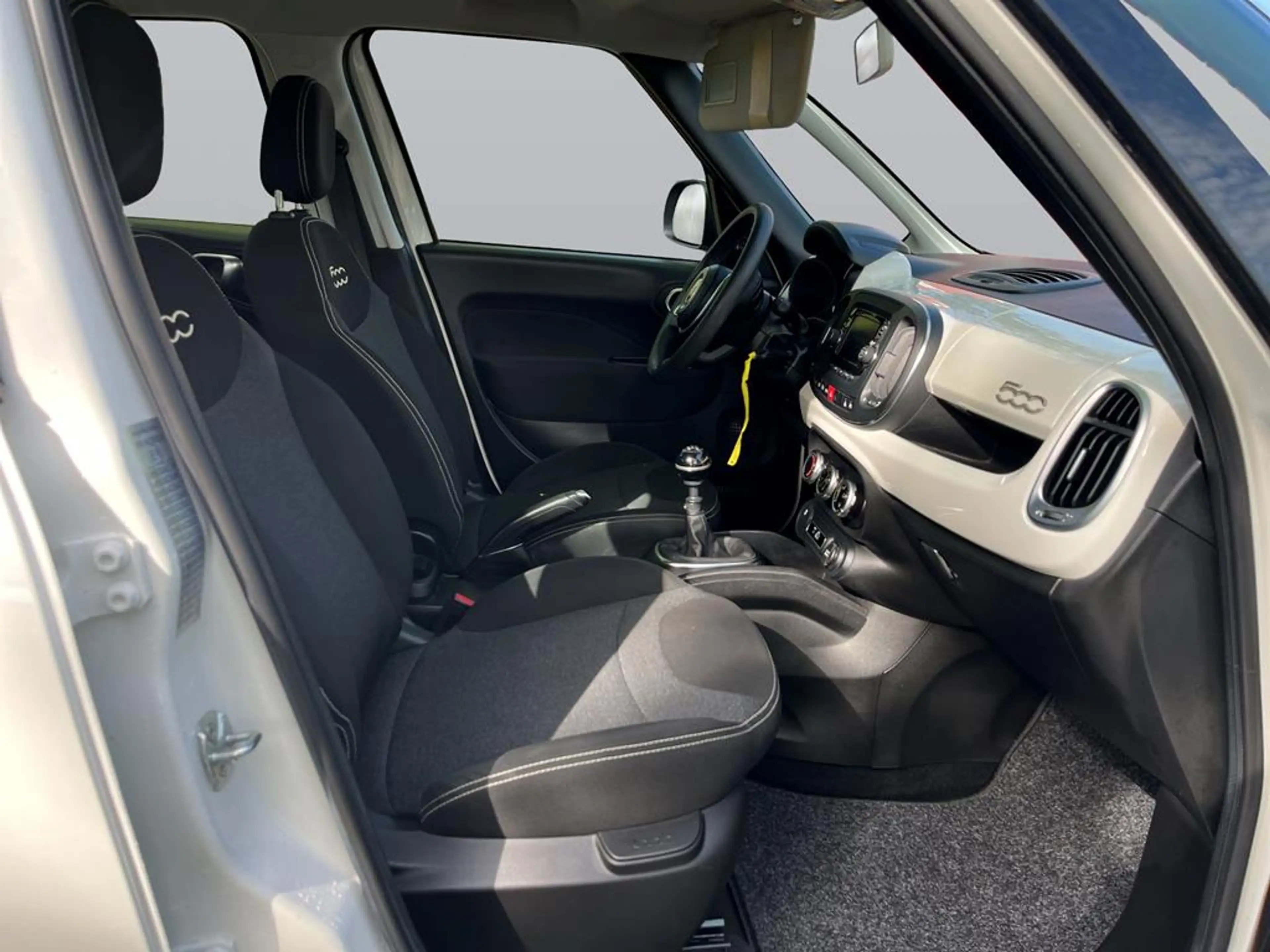 Fiat 500L — photo 10