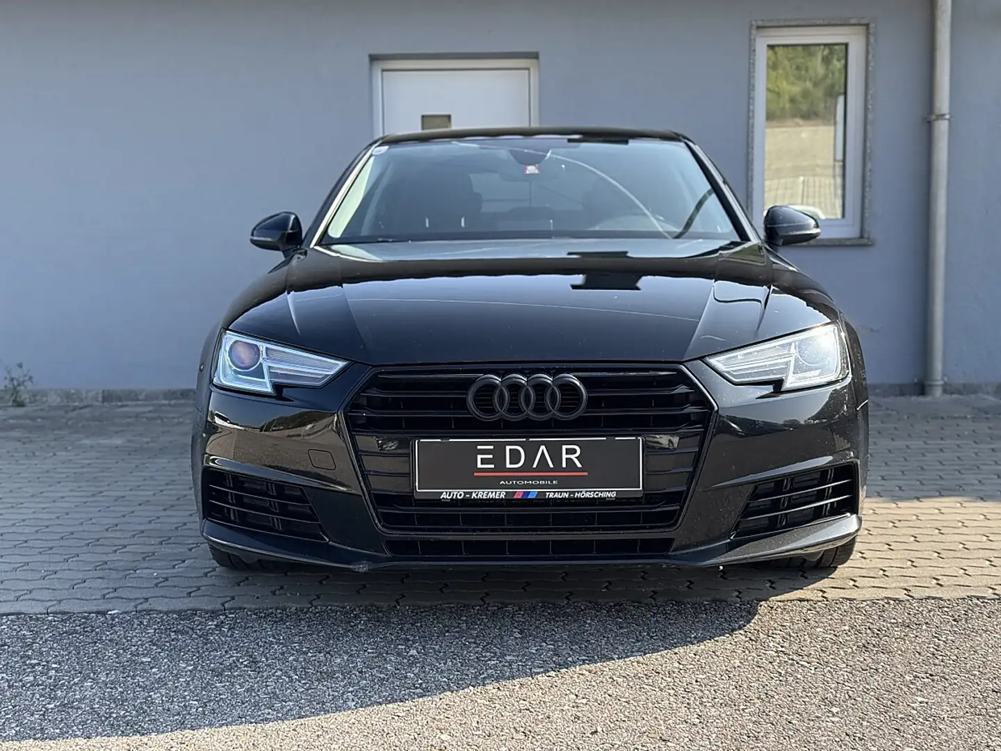 Audi A4 2,0 TDI Design Schwarz - 1