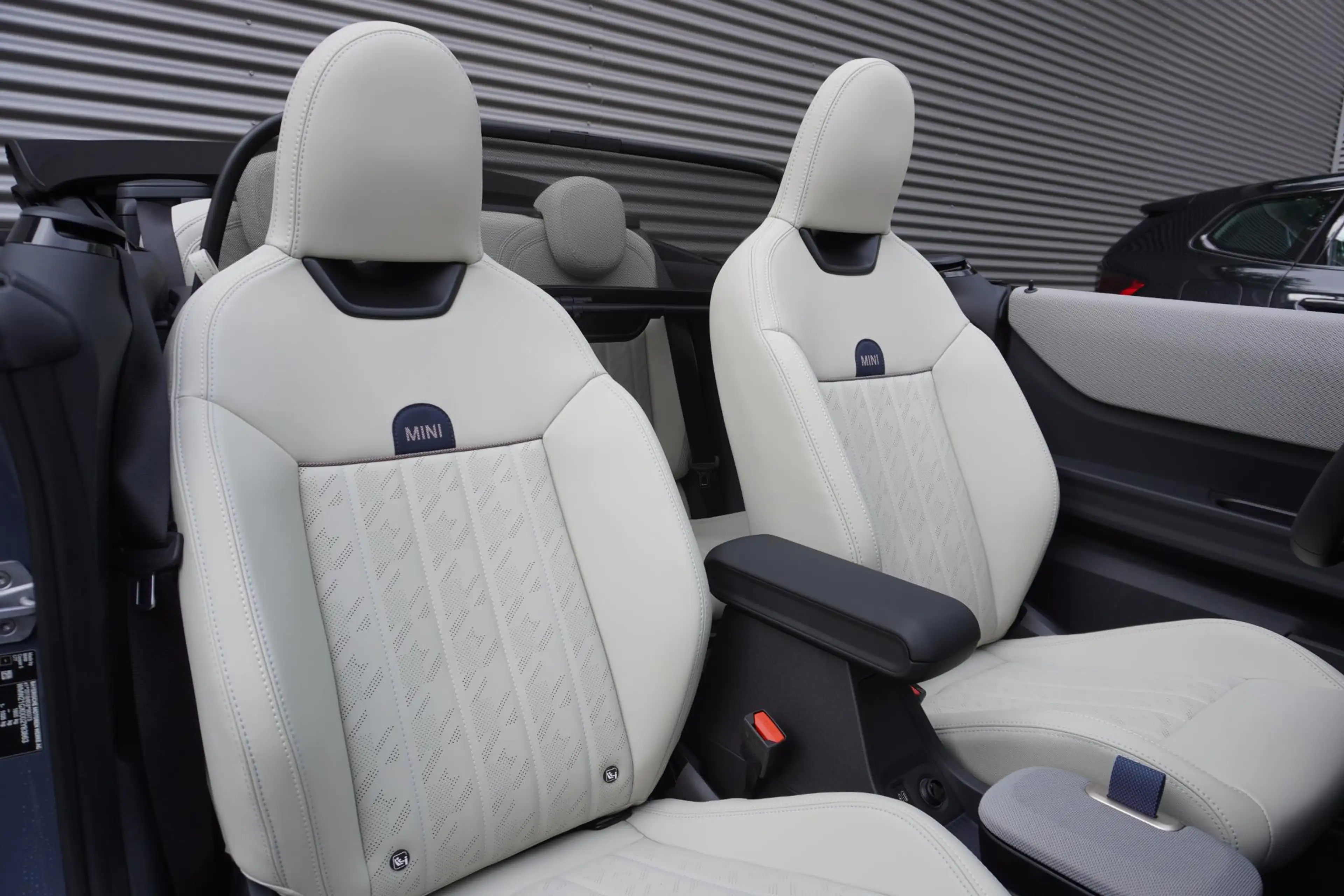 MINI Cooper S Cabrio | Pakket M | Driving Assistant | HIFI System Harma — photo 8