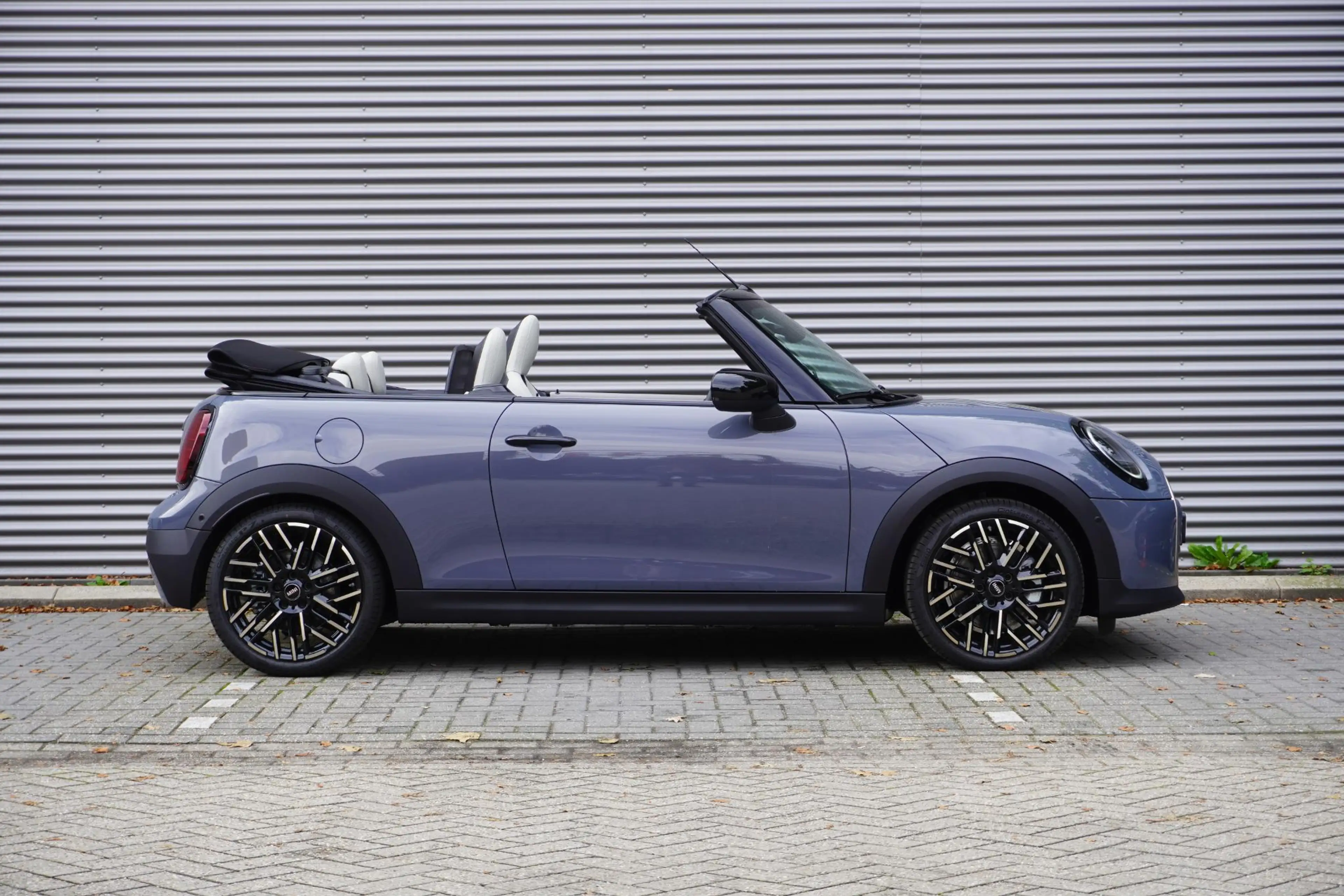 MINI Cooper S Cabrio | Pakket M | Driving Assistant | HIFI System Harma — photo 4