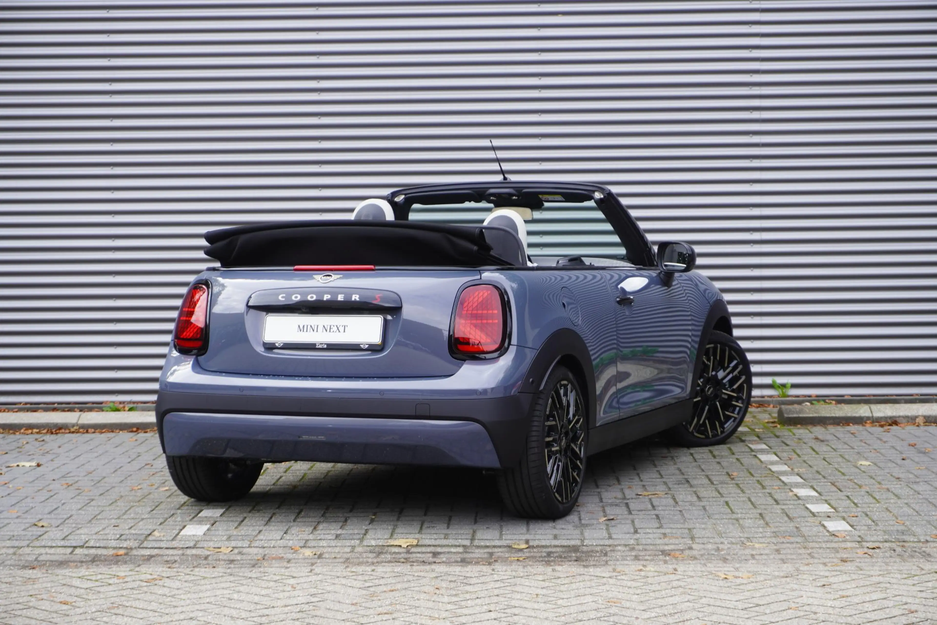 MINI Cooper S Cabrio | Pakket M | Driving Assistant | HIFI System Harma — photo 2