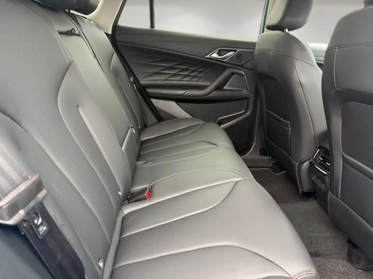 MG HS HEV Luxury MY25.5 NAVI+CARPLAY+360+LRHZG 17
