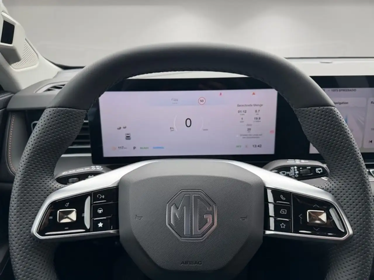 MG HS HEV Luxury MY25.5 NAVI+CARPLAY+360+LRHZG 13