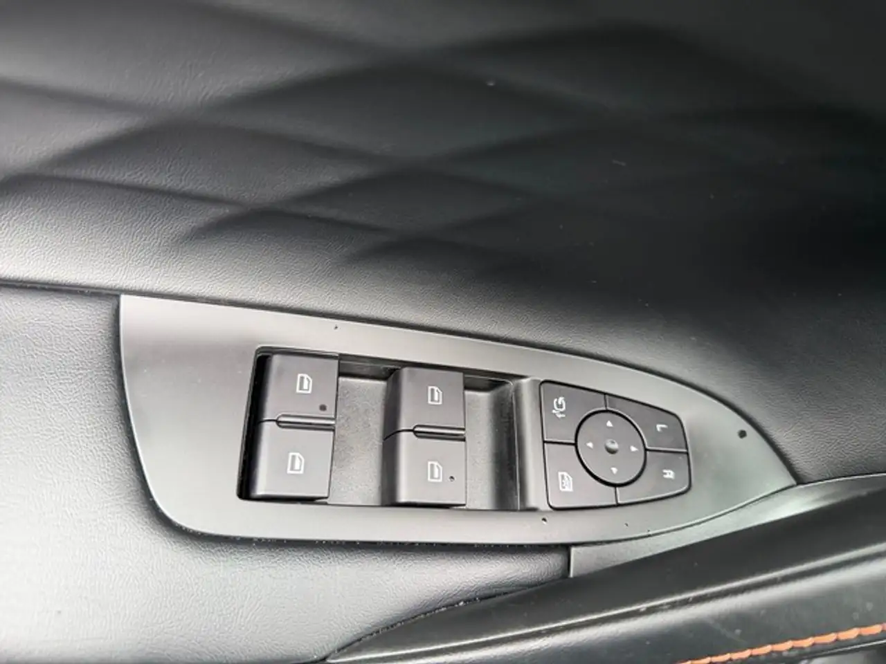 MG HS HEV Luxury MY25.5 NAVI+CARPLAY+360+LRHZG 11