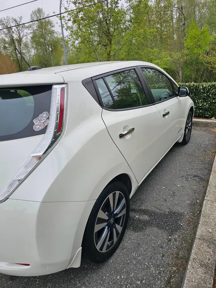 Nissan Leaf photo Nissan Leaf