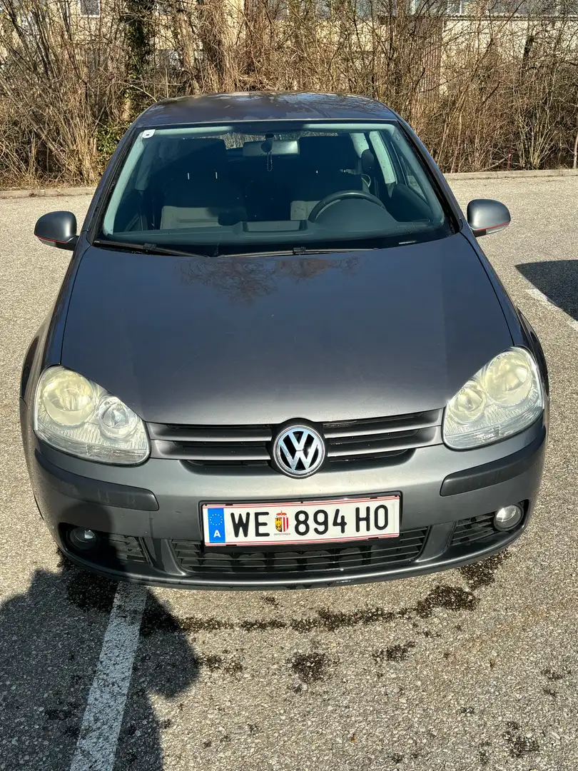 Volkswagen Golf - 1