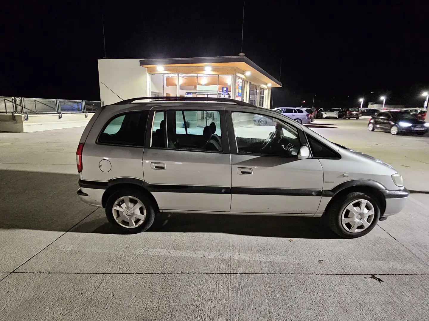 Opel Zafira 2.0 DTI - 1
