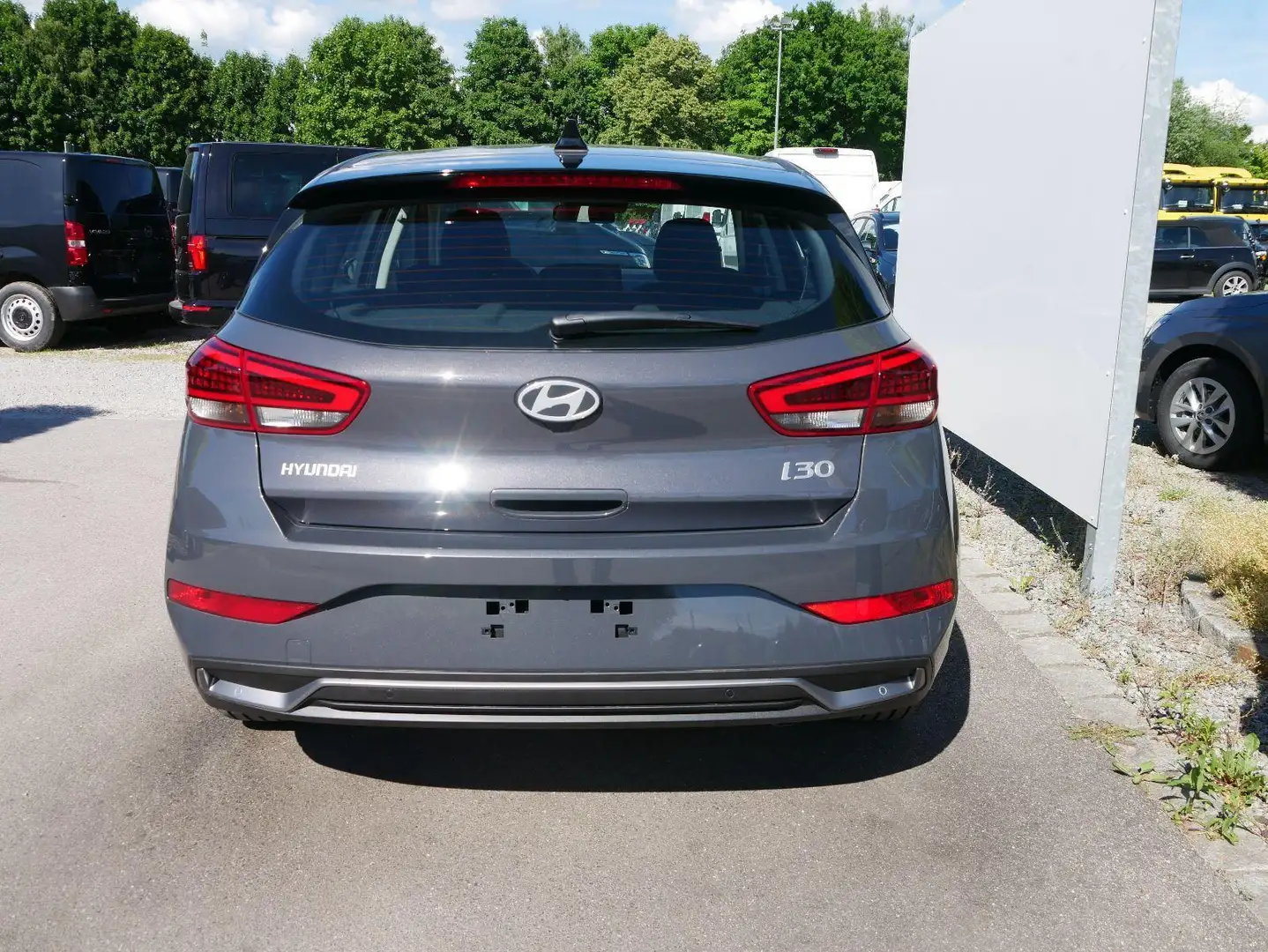 Hyundai i30 GO 1.0 T-GDi DCT*NAVI*PDC*KAMERA*LED*ACC*SHZ*TE... Grijs - 2