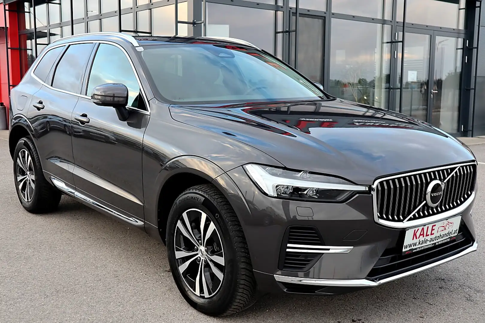 Volvo XC60 T6 AWD Recharge PHEV Core Geartronic*1.Besitz*P... Grau - 2