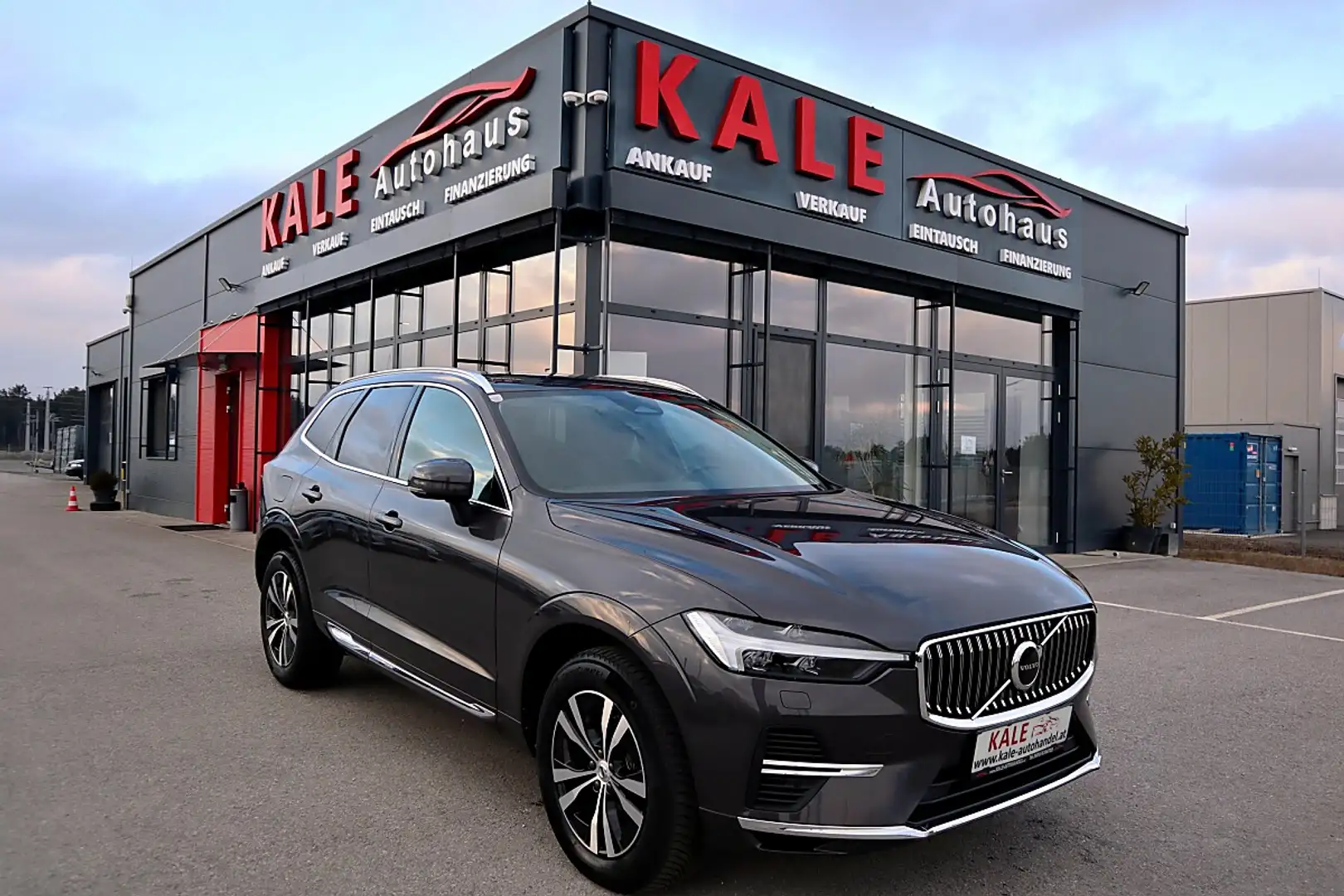 Volvo XC60 T6 AWD Recharge PHEV Core Geartronic*1.Besitz*P... Grau - 1