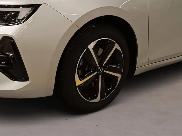 Opel Astra view 8