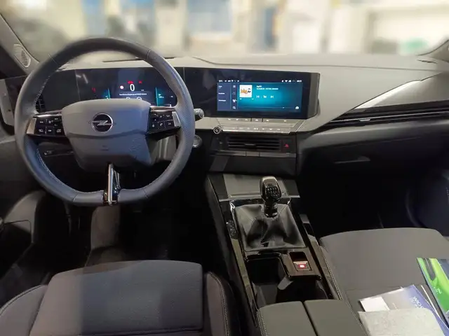 Opel Astra view 9
