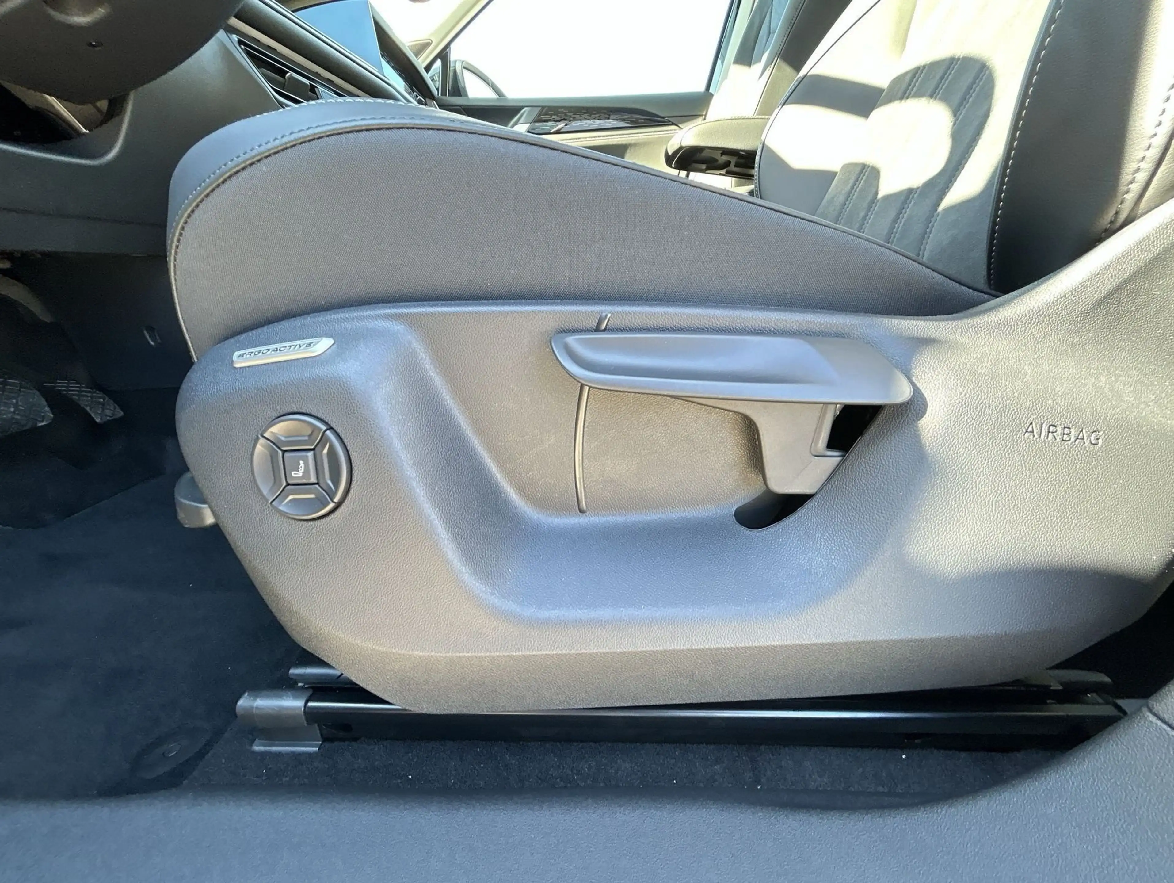 Volkswagen Tayron Elegance 2.0 l TDI DSG CarPlay Pano ACC — photo 12