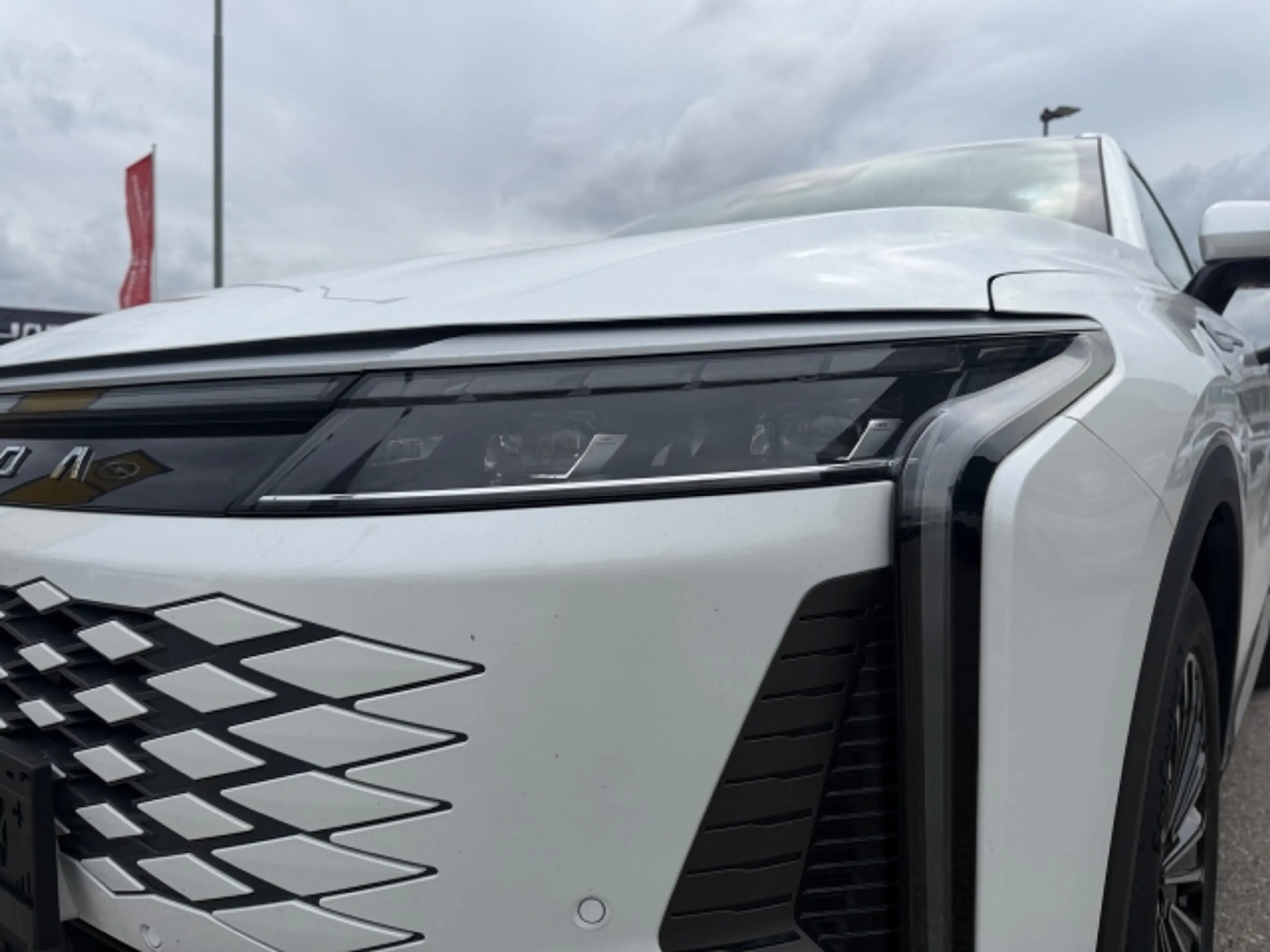 Omoda 9 Omoda 9 Plug-In Hybrid mit SHS und Allrad — photo 9