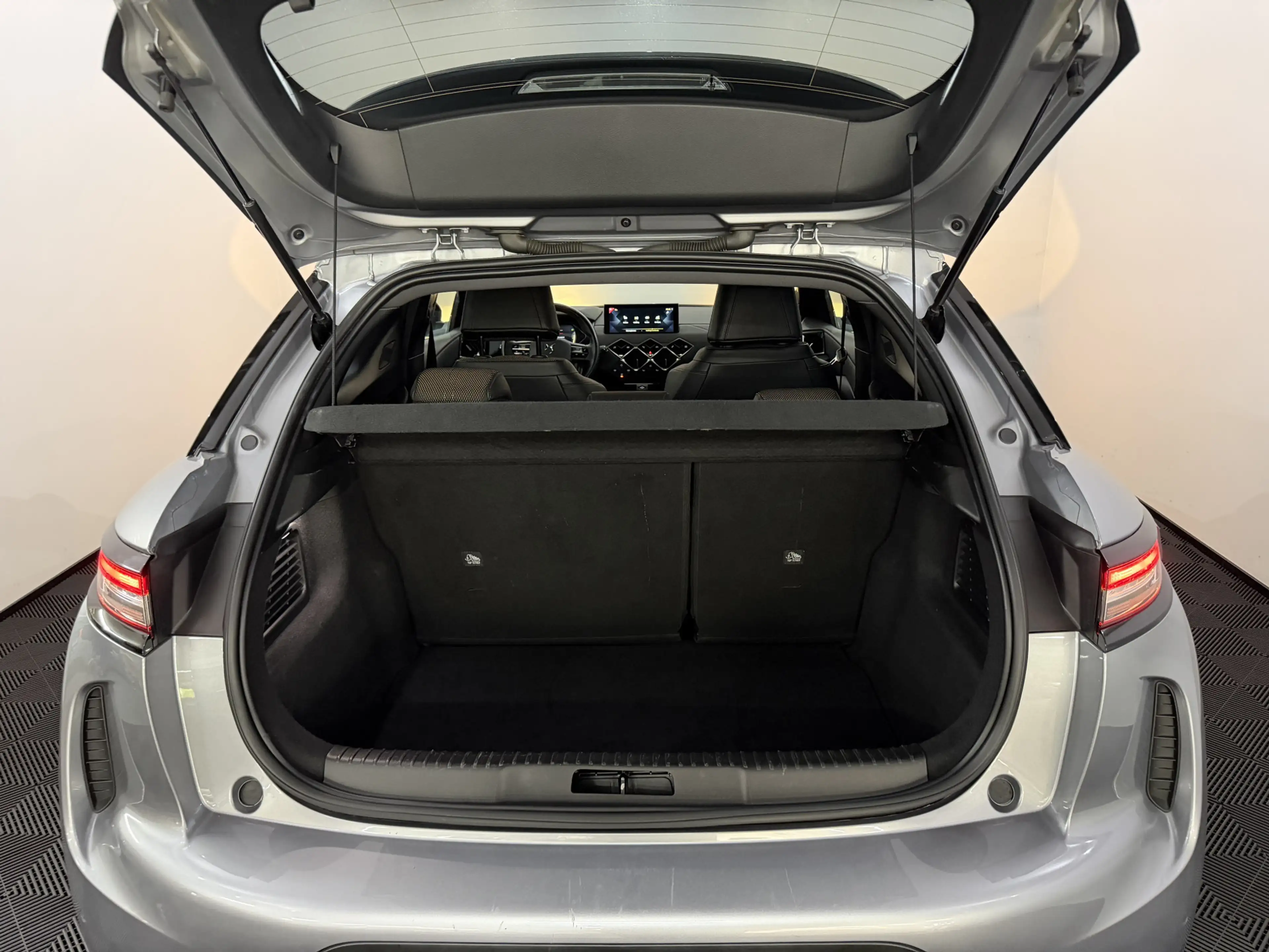 DS Automobiles DS 3 Crossback 1.2 PureTech Business Camera, Apple carplay, Rijst — photo 29