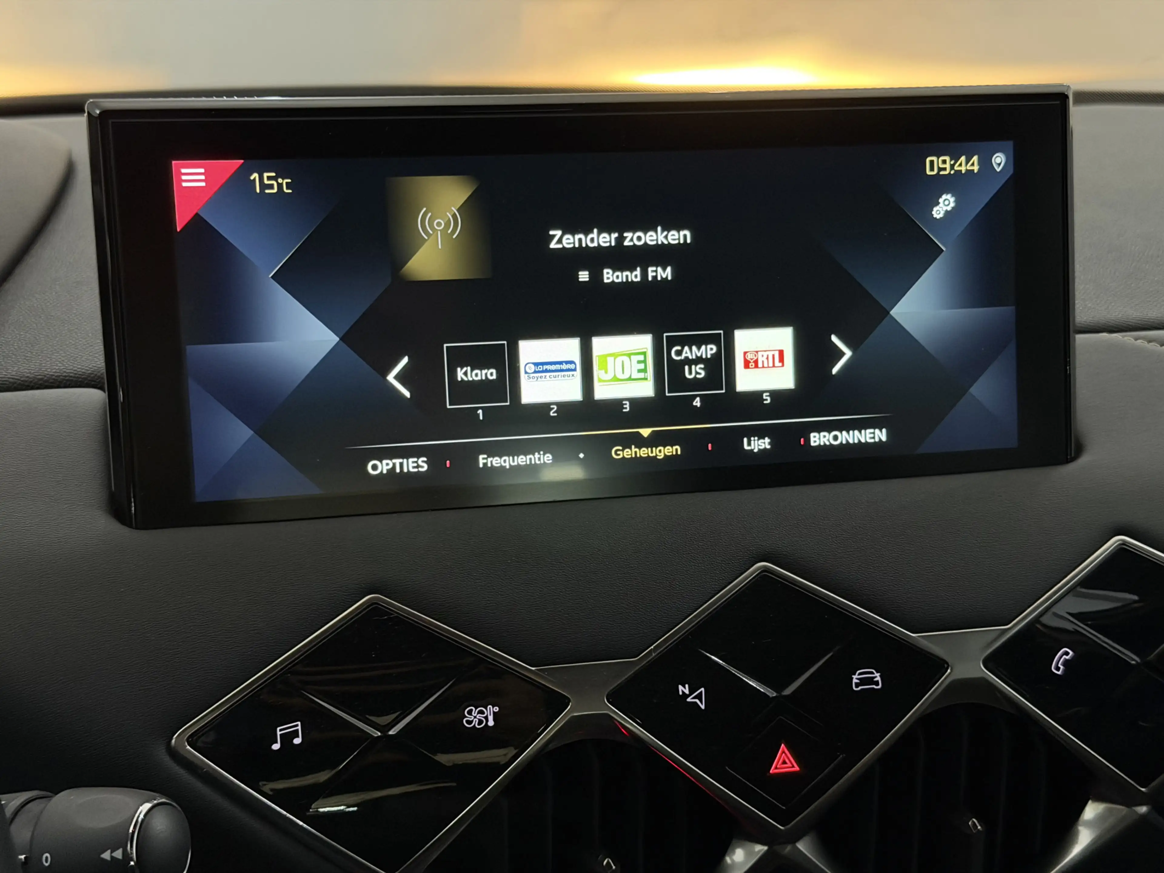 DS Automobiles DS 3 Crossback 1.2 PureTech Business Camera, Apple carplay, Rijst — photo 19