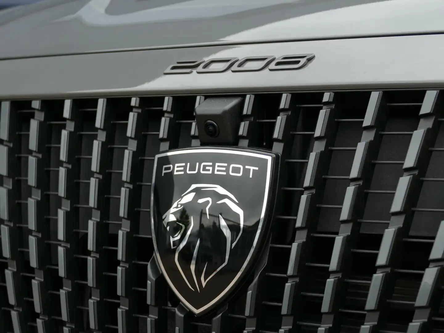 Peugeot 2008 1.2 Hybrid 145 Allure | 360° Camera | Adaptive Cru Grijs - 2