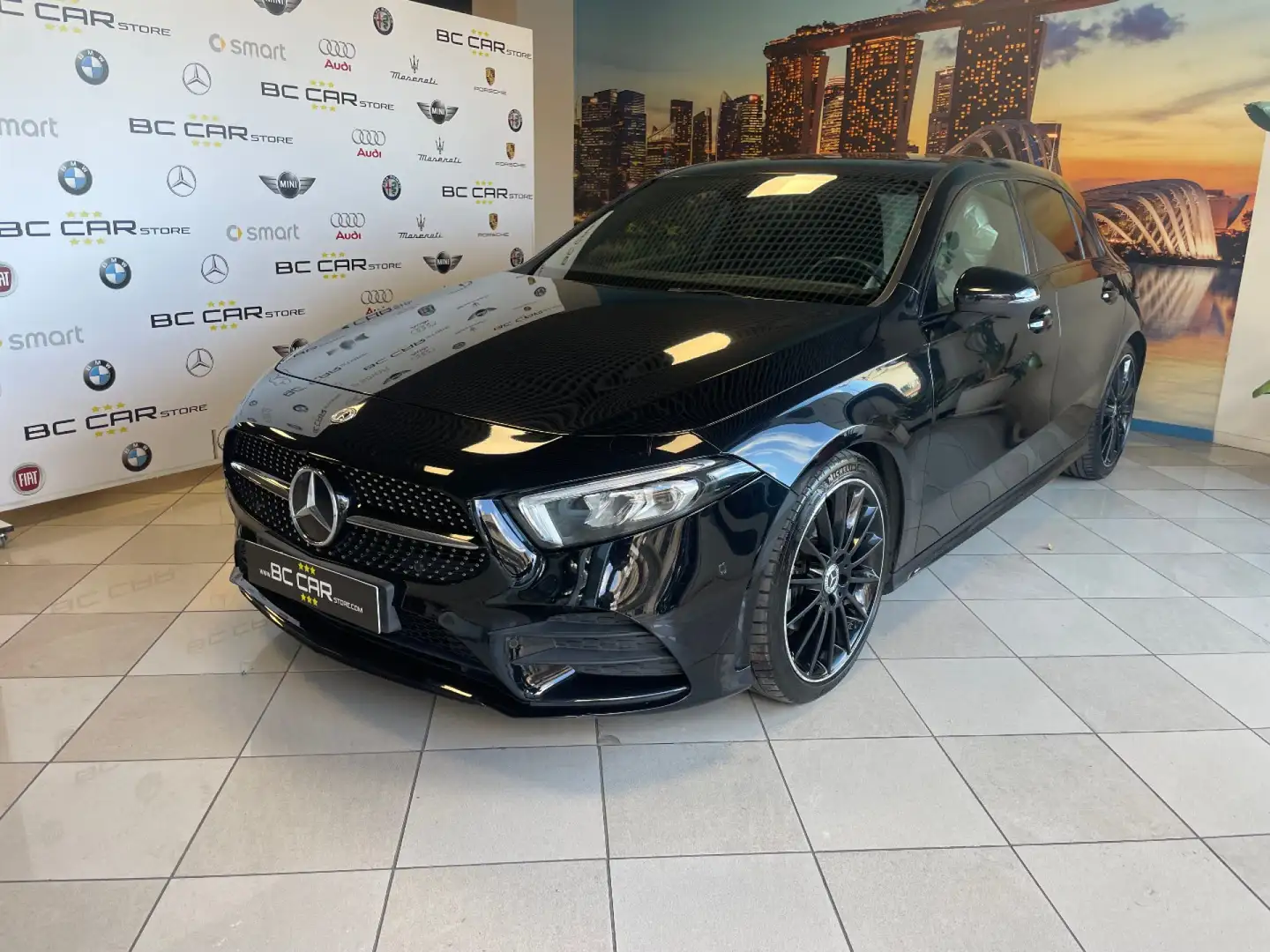 Mercedes-Benz A 180 d Auto Premium AMG *NIGHT PACK Noir - 1