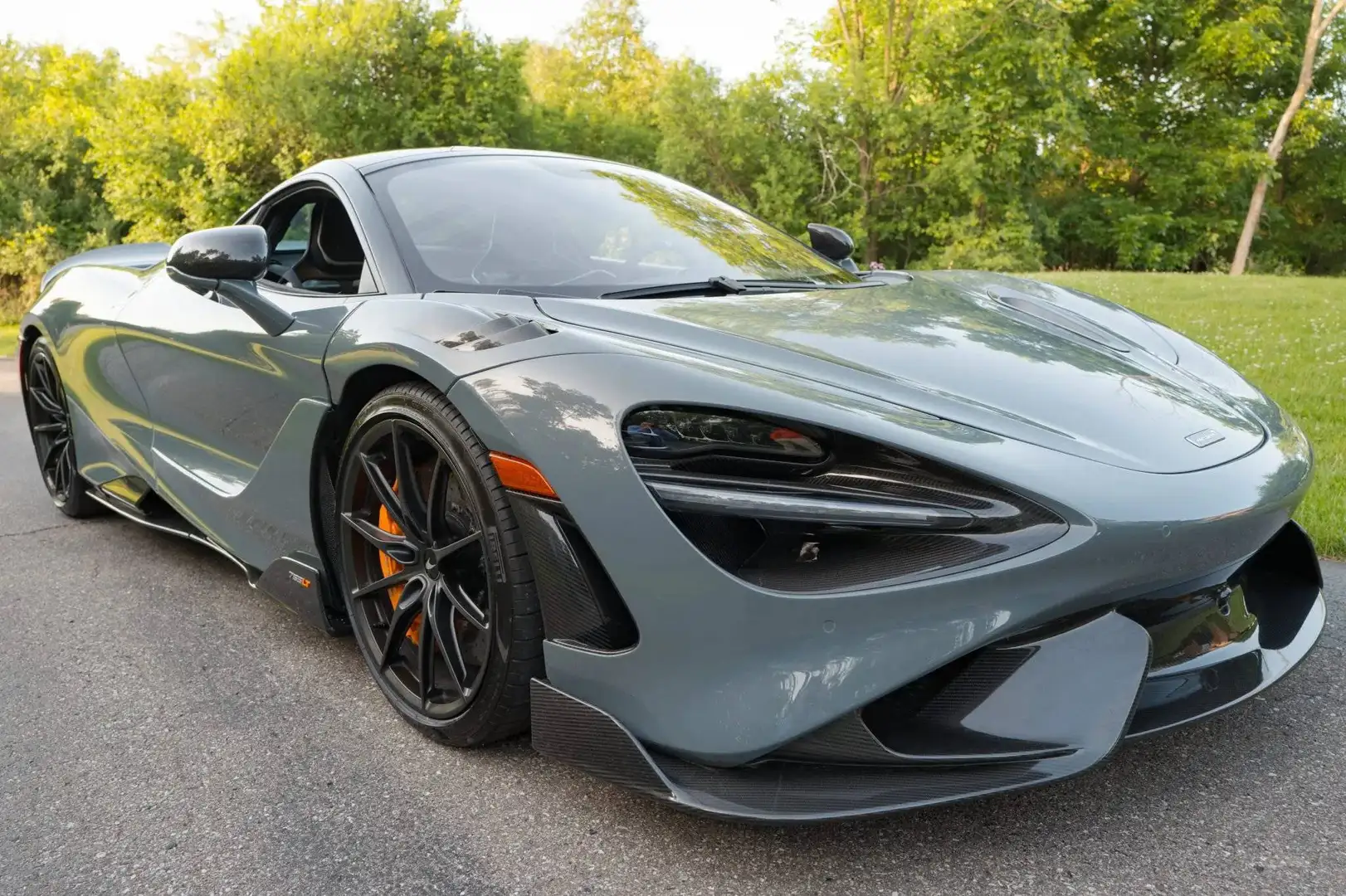 McLaren 765LT Coupe Grau - 1