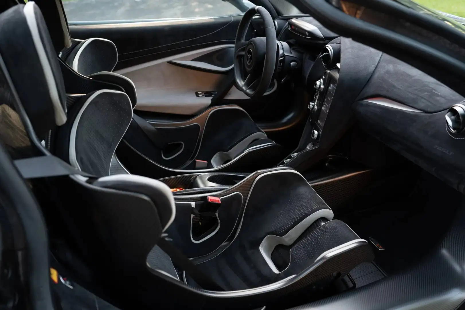 McLaren 765LT Coupe Grau - 2