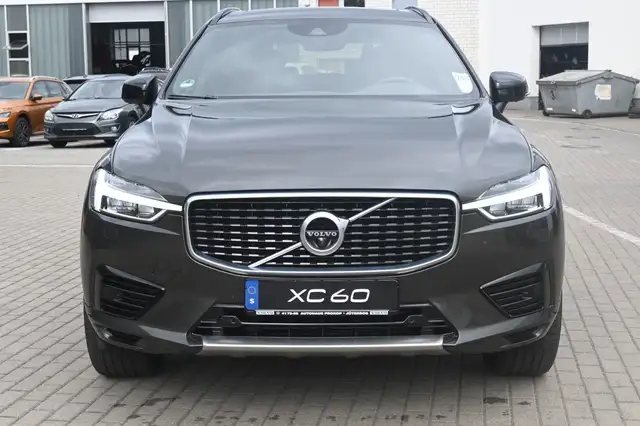 Volvo XC60 view 8