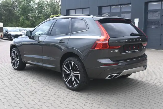 Volvo XC60 view 3