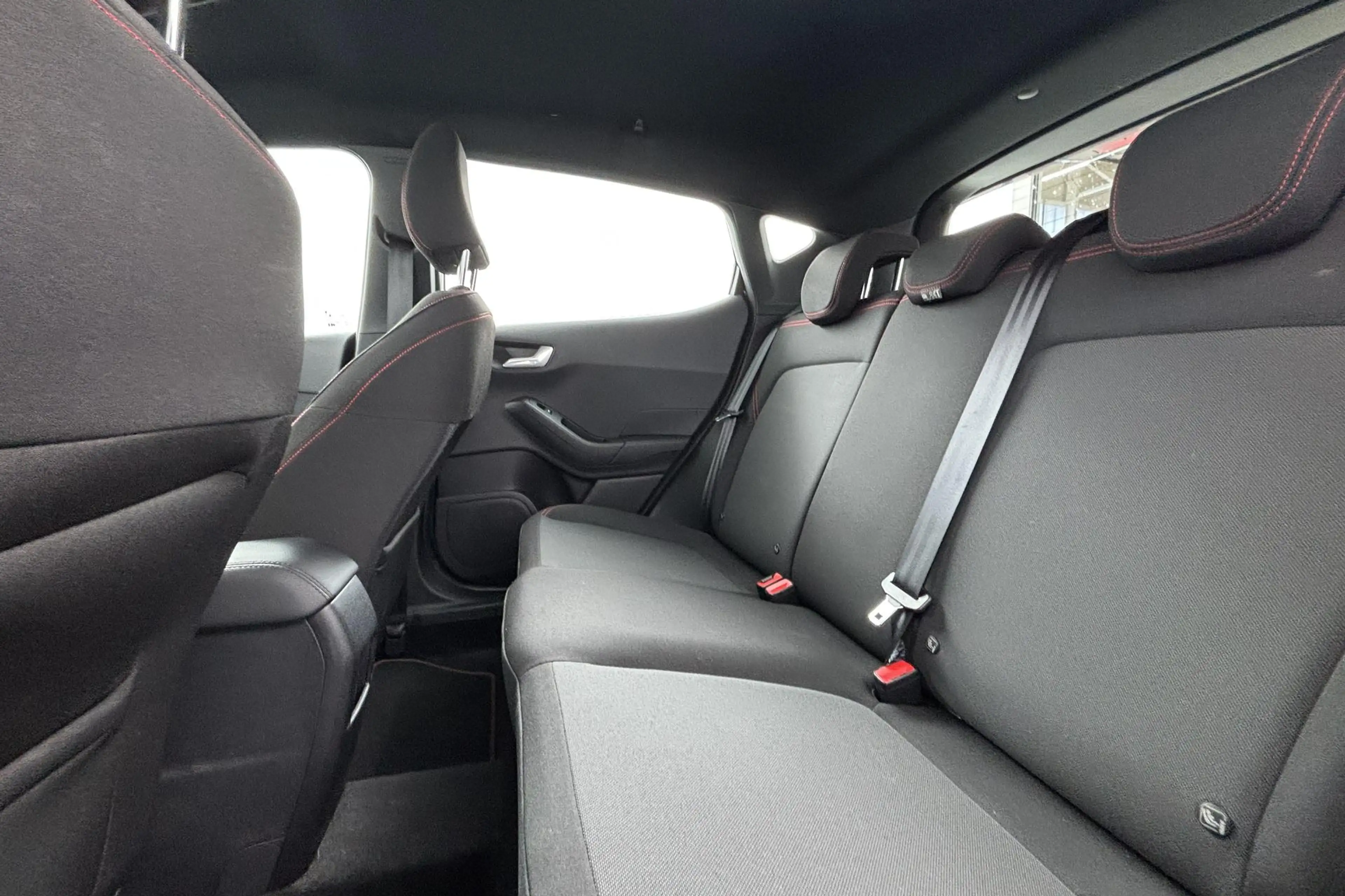 Ford Fiesta 1.0 EcoBoost Hybrid ST-Line Compact, wendbaar en v — photo 2