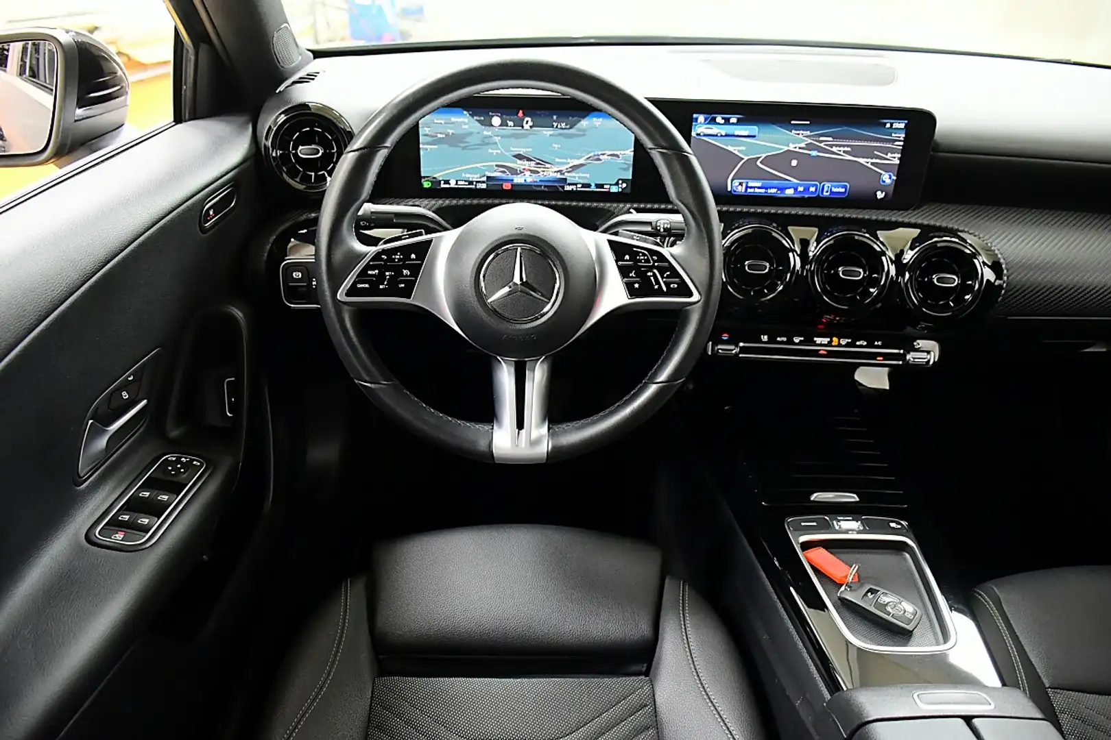 Mercedes-Benz A 200 d Limousine Osterreich Edition Aut. Schwarz - 2