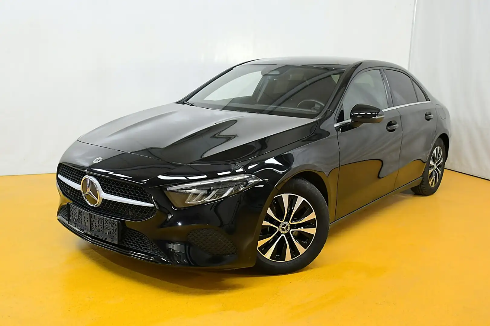 Mercedes-Benz A 200 d Limousine Osterreich Edition Aut. Schwarz - 1