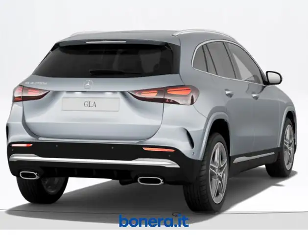 Mercedes-Benz Gla view 3